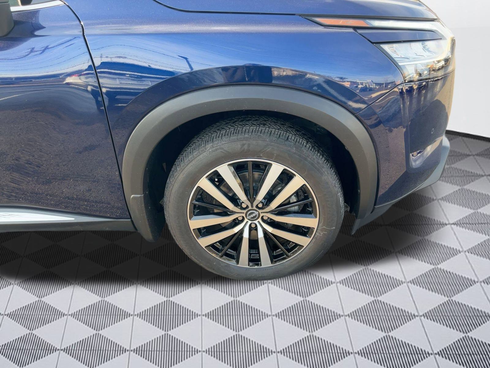 Used 2024 Nissan Pathfinder Platinum w/ Cargo Package image 11