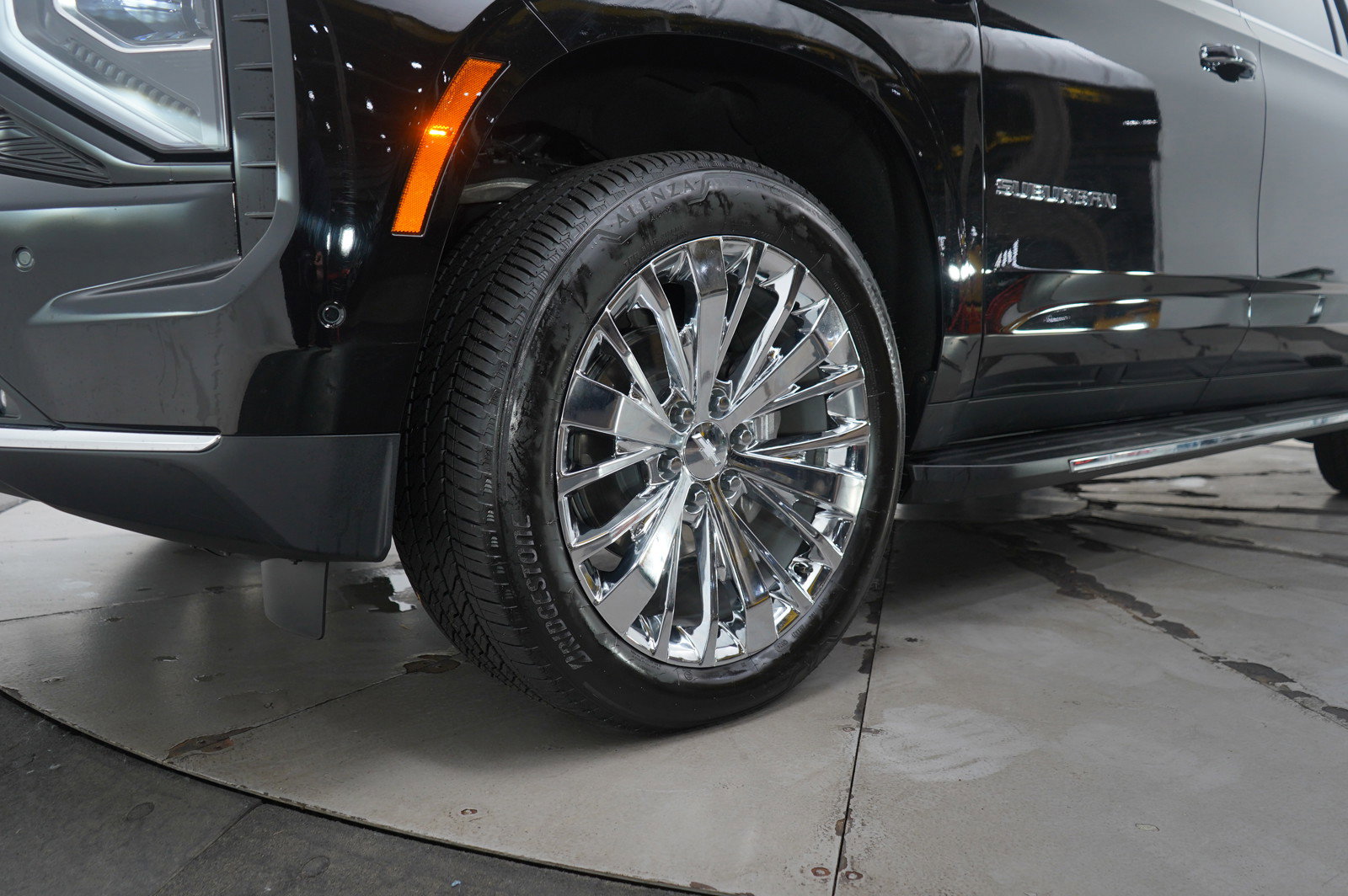 Used 2025 Chevrolet Suburban Premier image 25