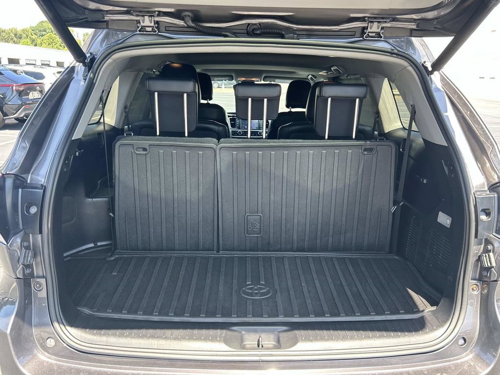 Used 2017 Toyota Highlander SE AWD/4WD image 11