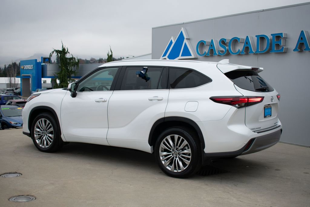 Used 2024 Toyota Highlander Limited image 6
