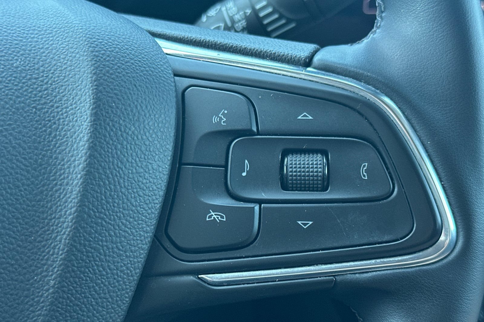 Used 2024 Buick Encore GX Sport Touring FWD image 35