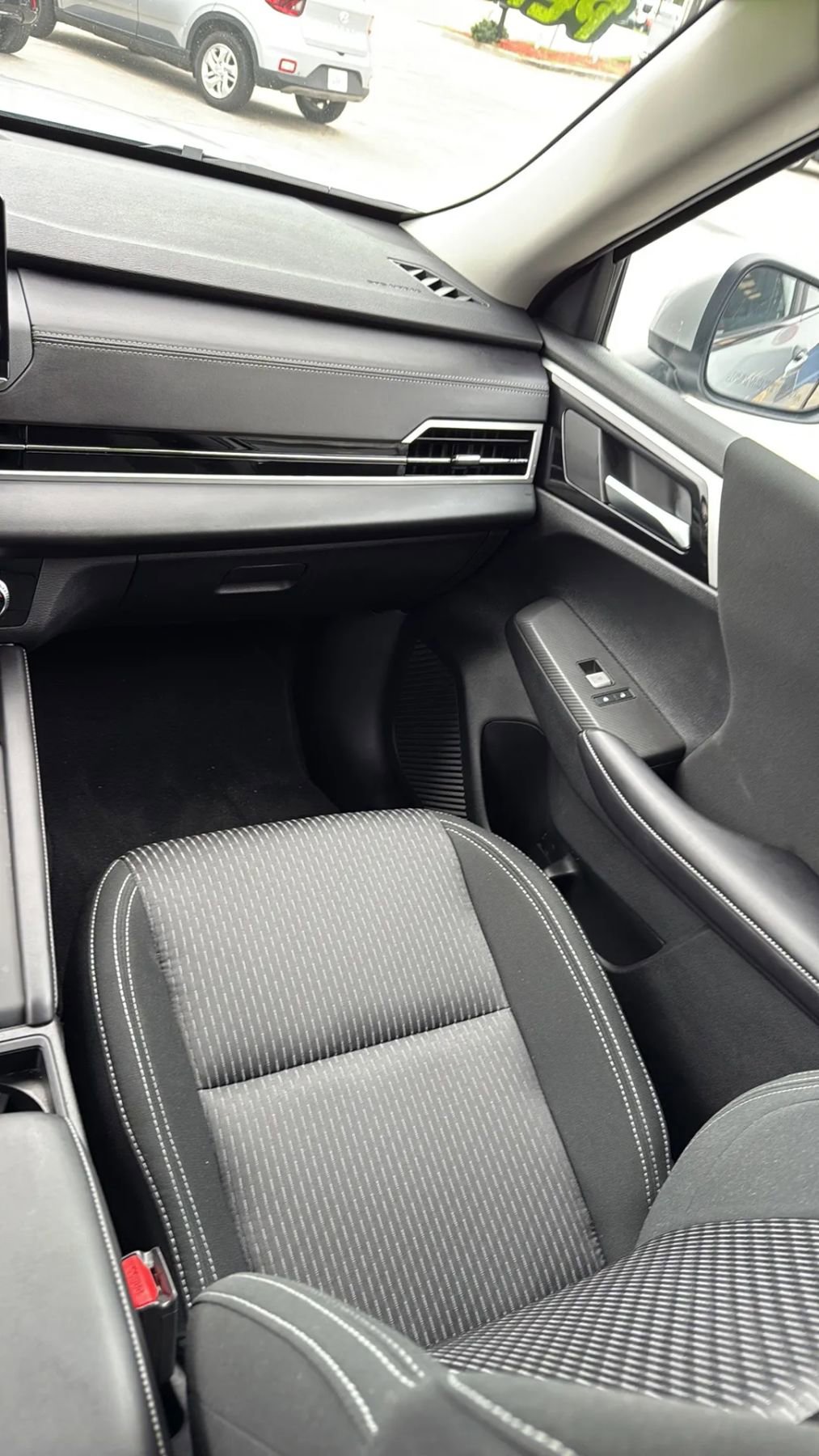 Used 2024 Mitsubishi Outlander ES image 11