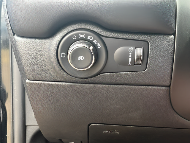 Used 2023 Dodge Durango GT RWD image 23