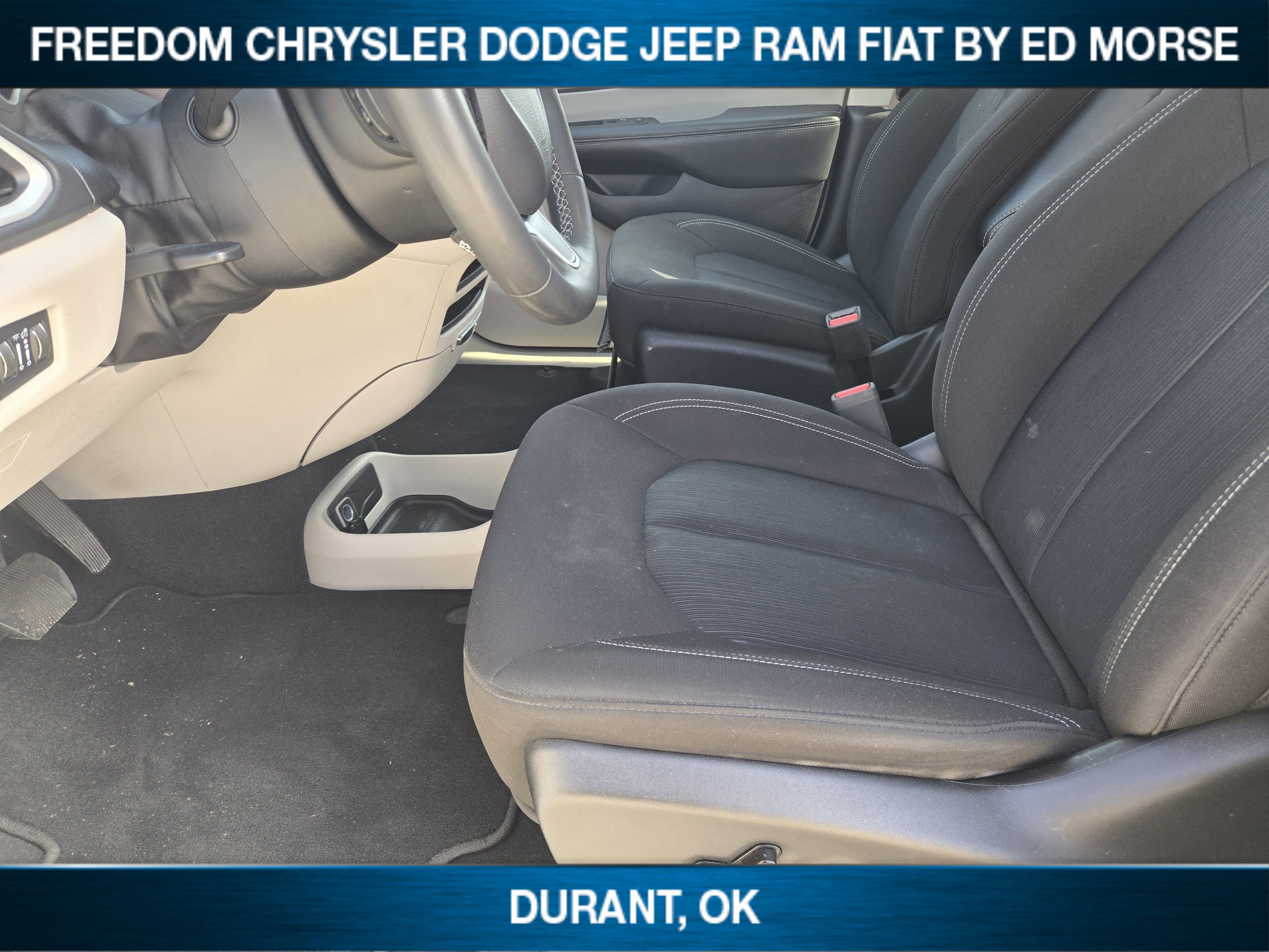 Used 2023 Chrysler Voyager LX image 9