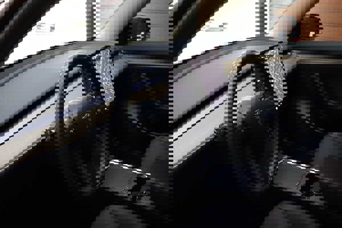 Used 2023 Tesla Model 3 Standard Range image 32