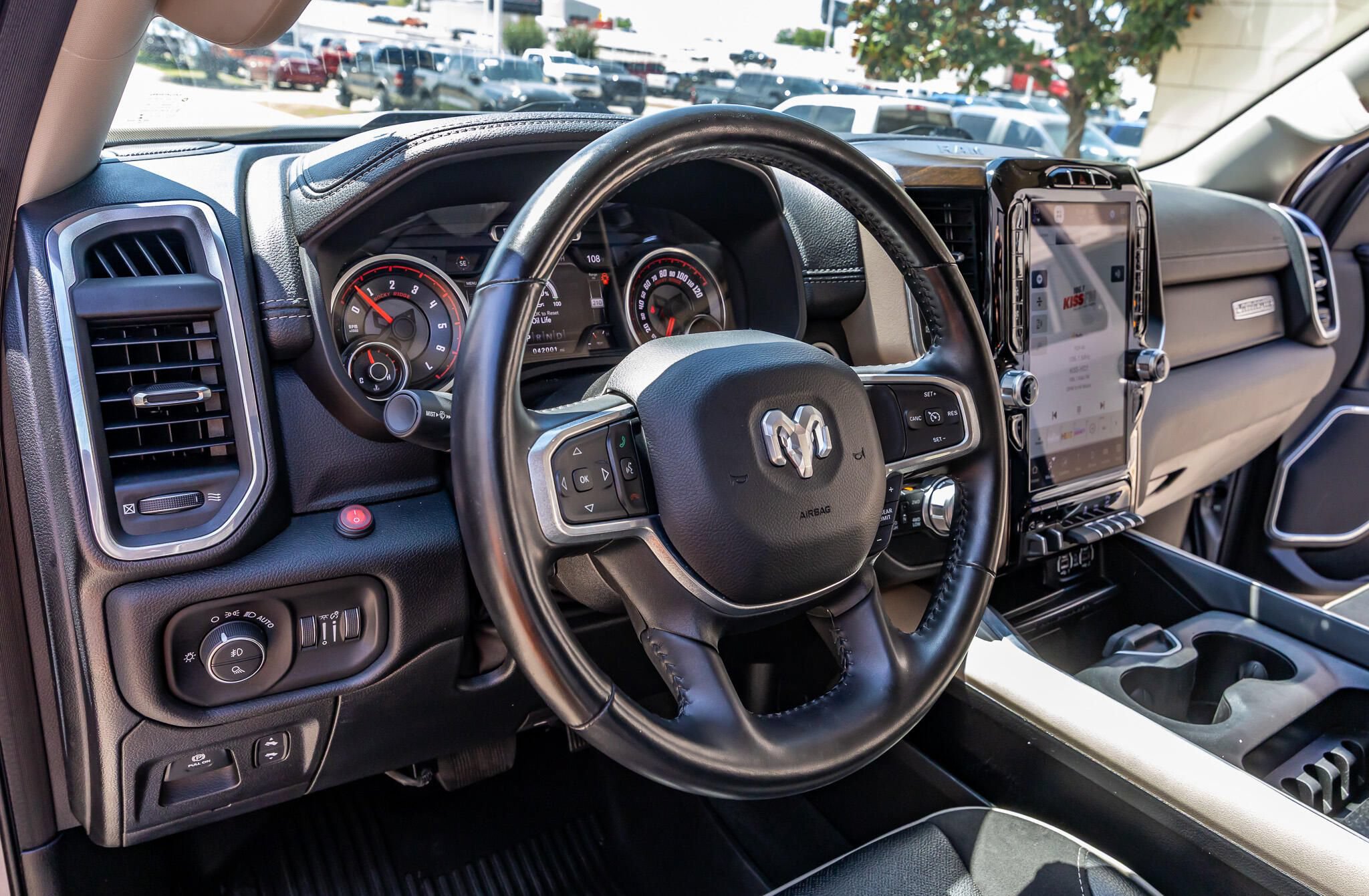 Used 2022 RAM 1500 Laramie AWD/4WD image 13