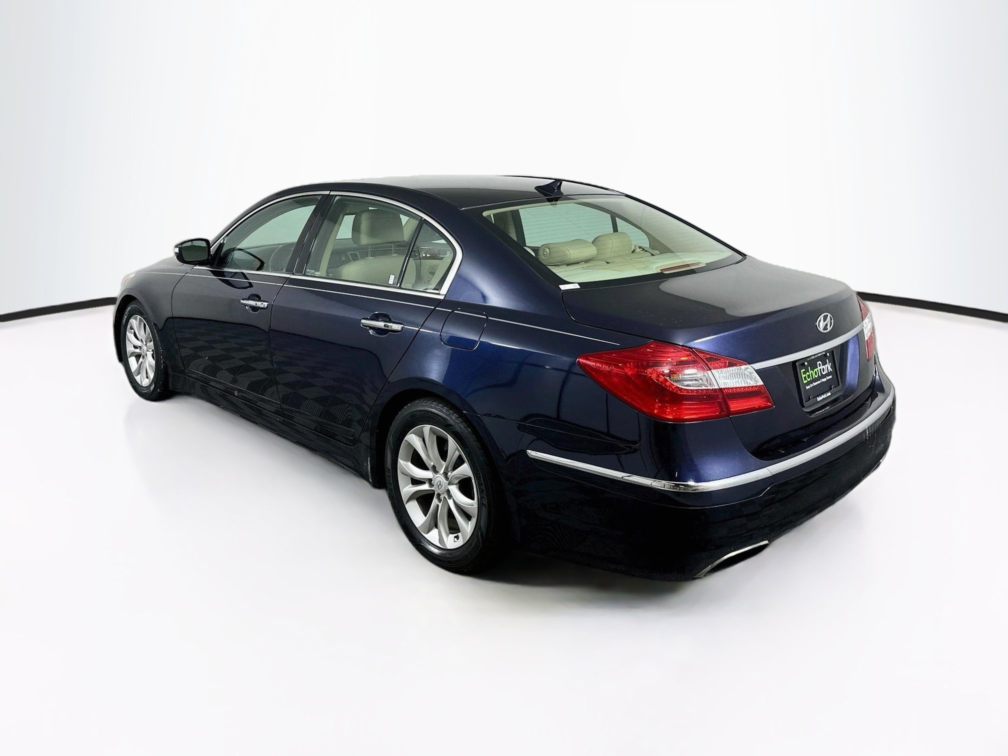 Used 2013 Hyundai Genesis 3.8 RWD image 5