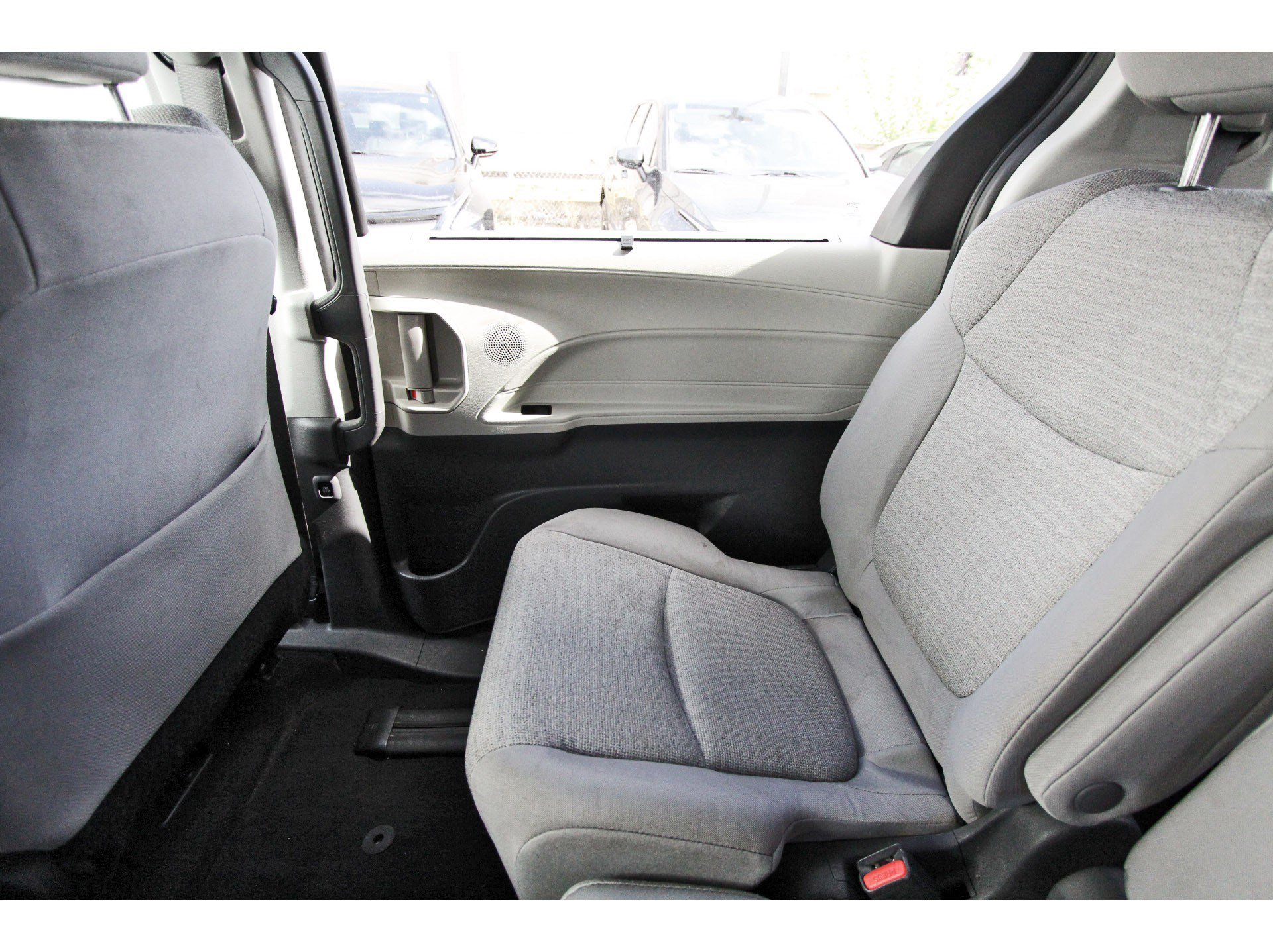 Used 2022 Toyota Sienna LE FWD image 16