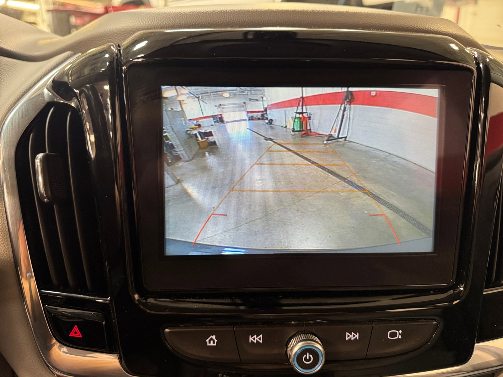 Used 2018 Chevrolet Traverse LT FWD image 29