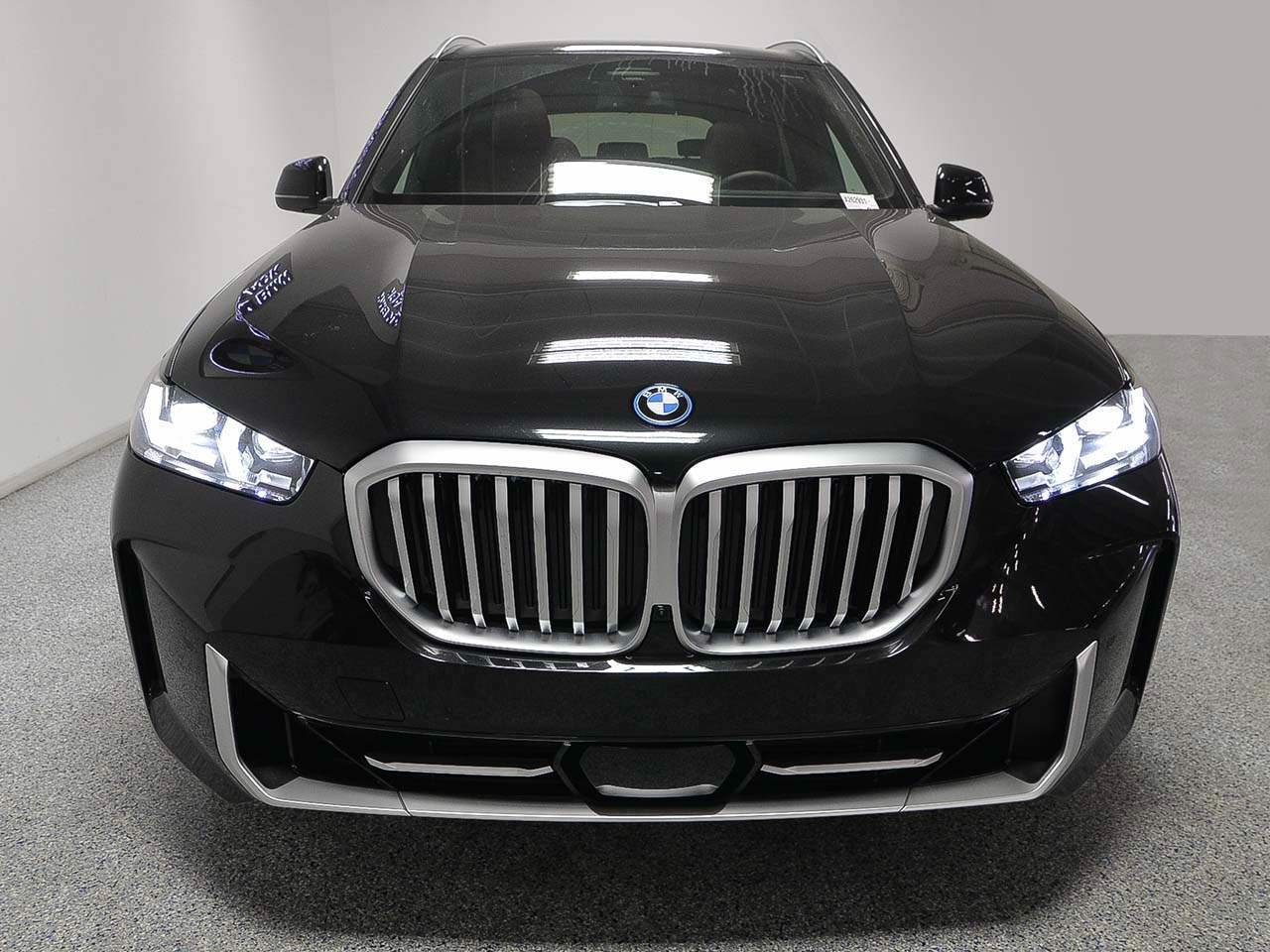 Used 2026 BMW X5 xDrive50e w/ Premium Package AWD/4WD image 2