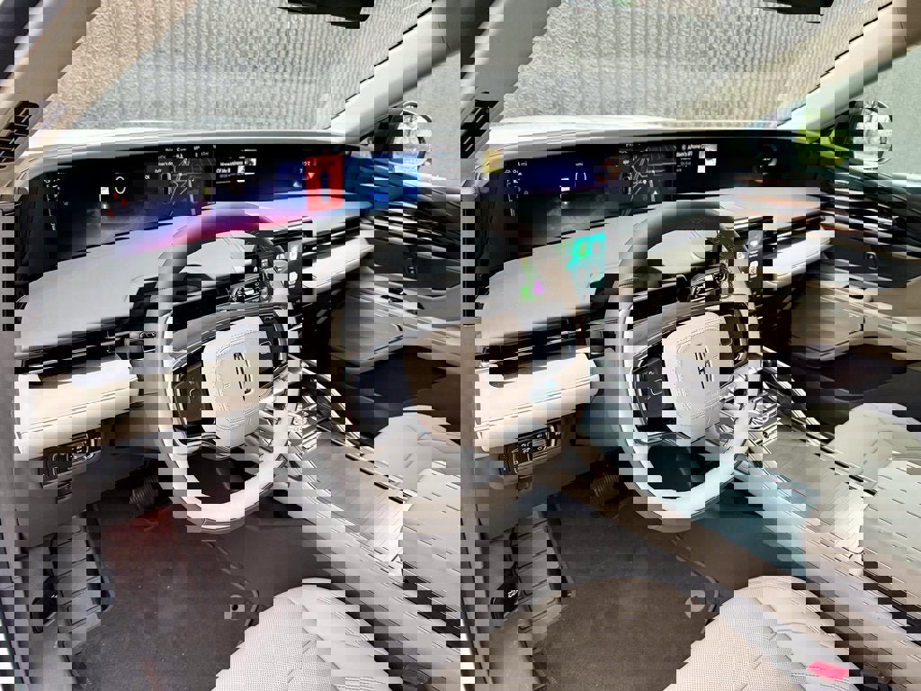 New 2025 Lincoln Nautilus Premier w/ Jet Appearance Package image 9