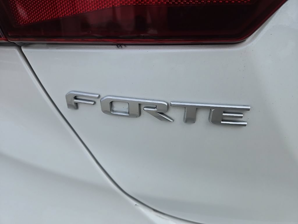 Certified 2024 Kia Forte LXS FWD image 5