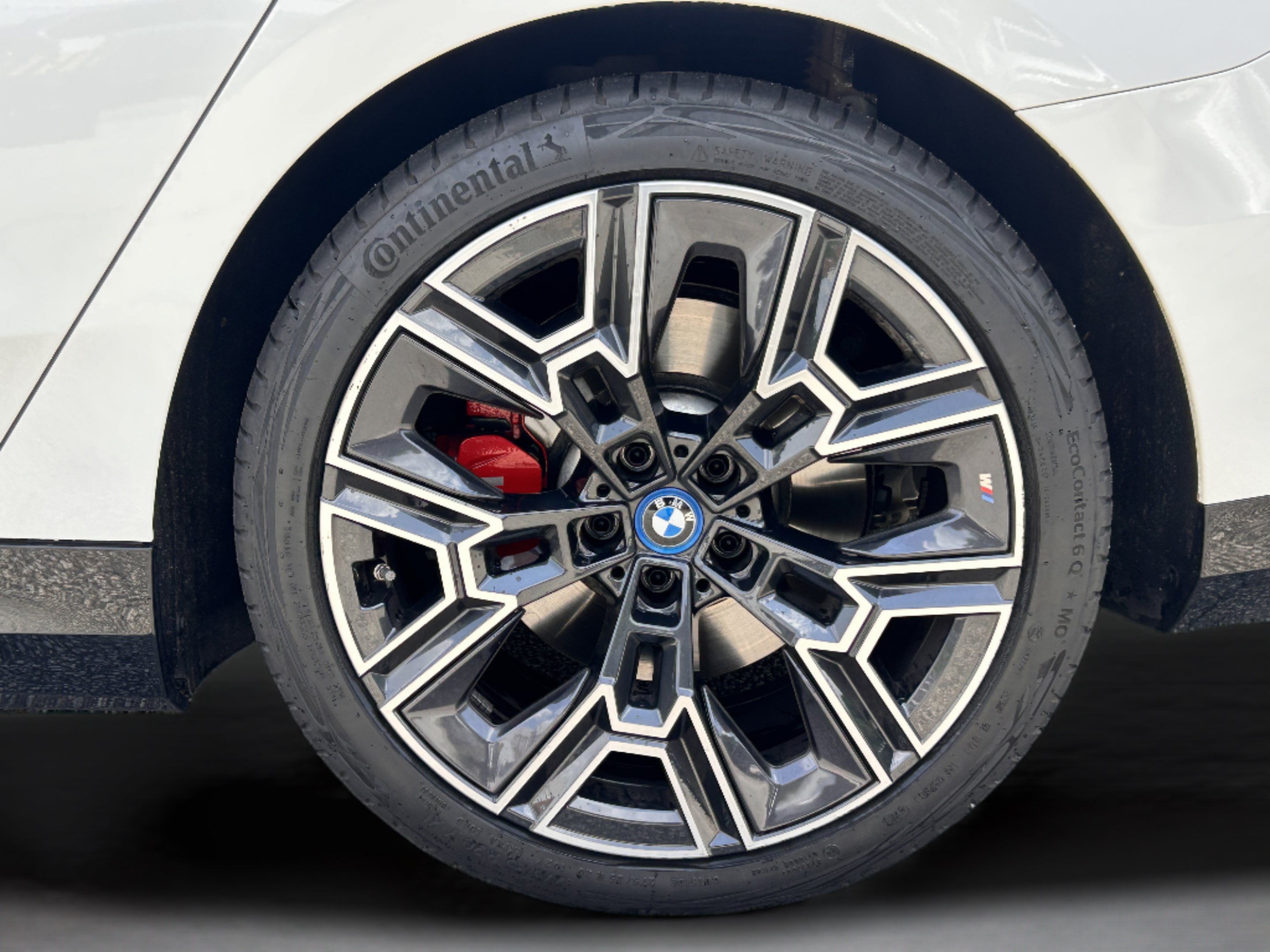 Used 2024 BMW i5 eDrive40i w/ M Sport Package RWD image 33