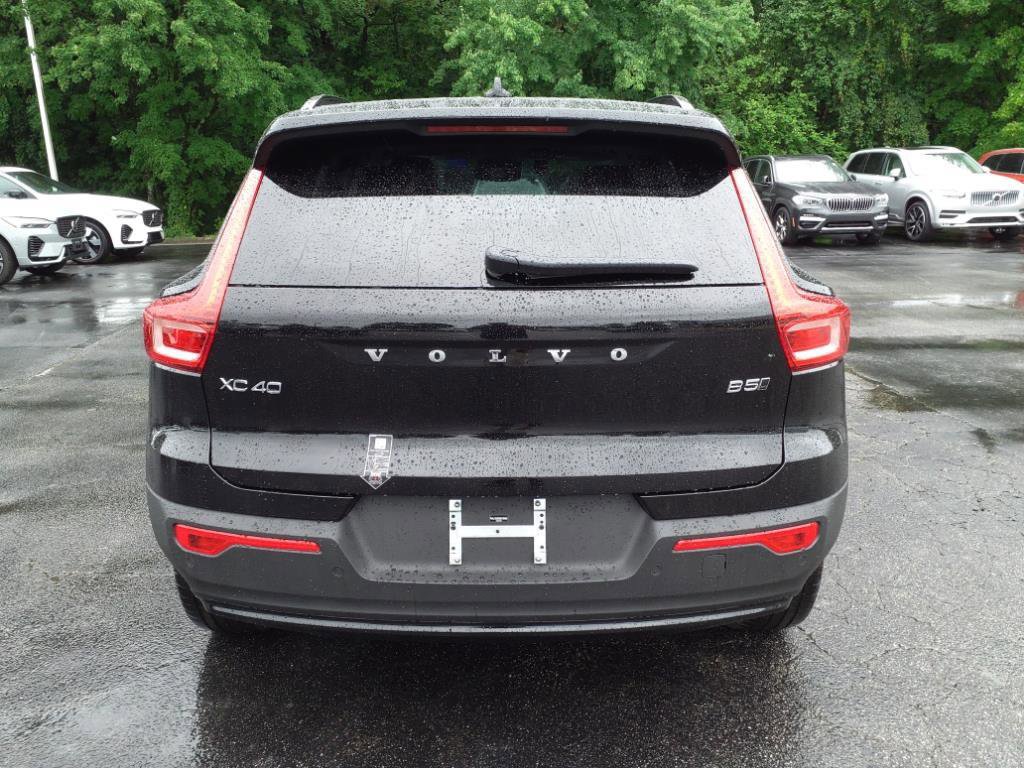 New 2025 Volvo XC40 B5 Plus w/ Climate Package image 4
