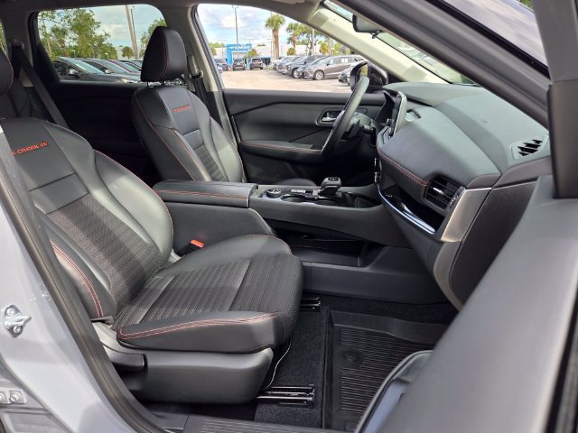 Used 2025 Nissan Rogue SV AWD/4WD image 21