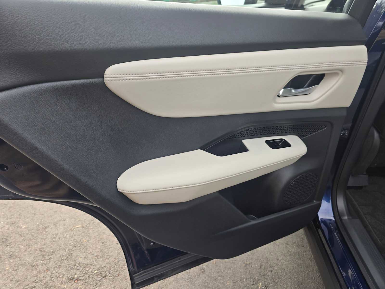 Used 2024 Nissan Ariya FWD image 20