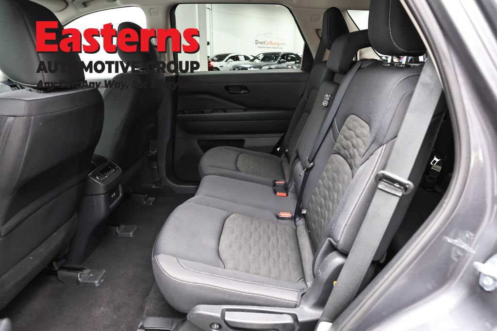 Used 2025 Nissan Pathfinder SV FWD image 21
