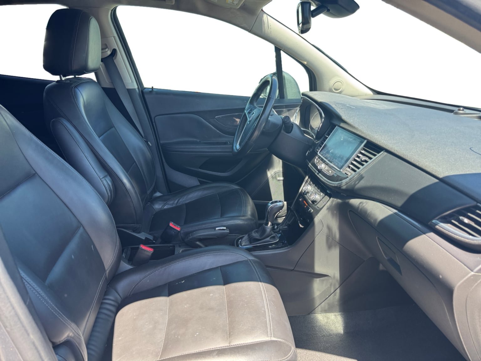 Used 2020 Buick Encore Essence FWD image 16