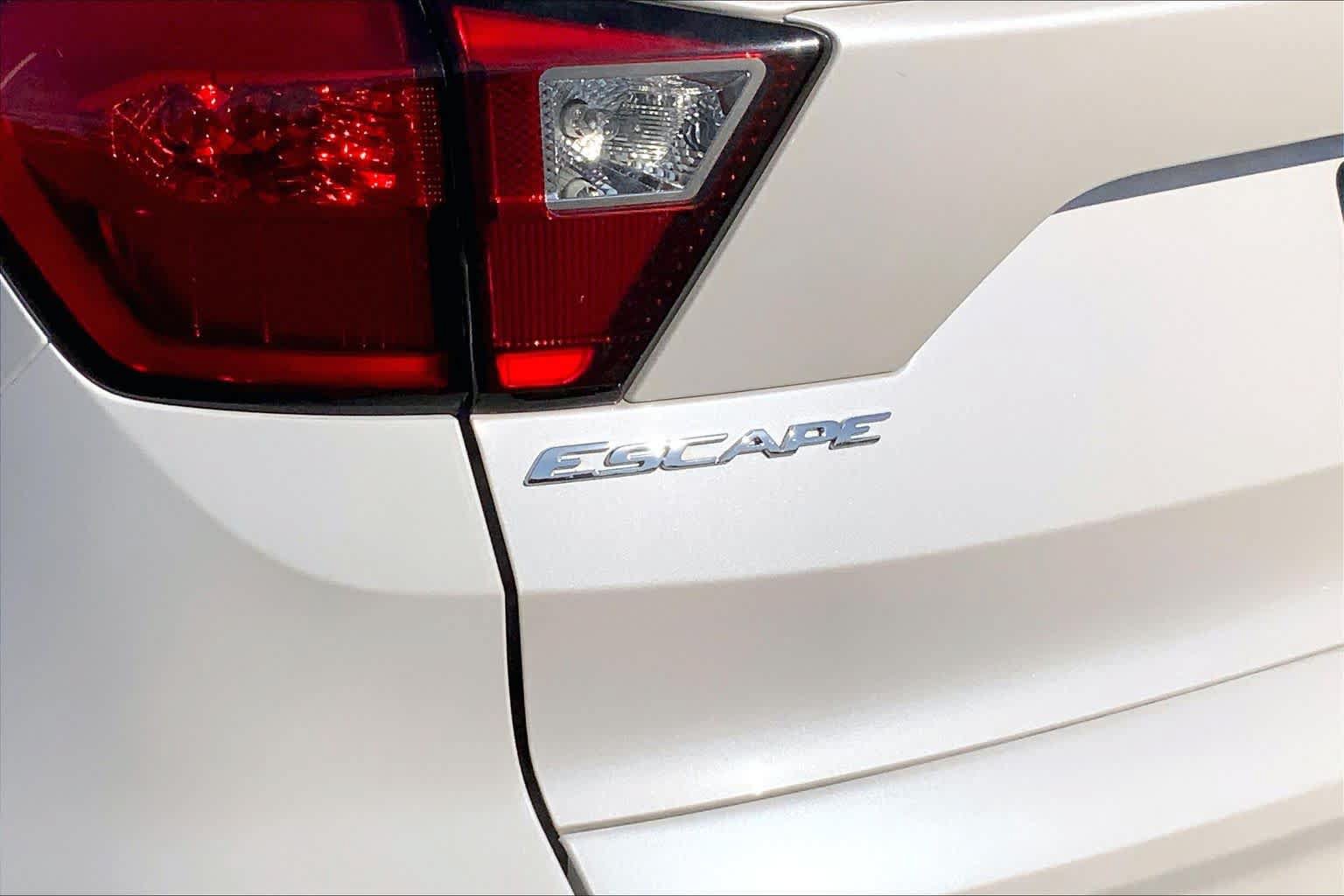 Used 2019 Ford Escape Titanium FWD image 10