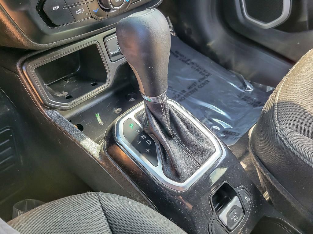 Used 2021 Jeep Renegade Latitude FWD image 16