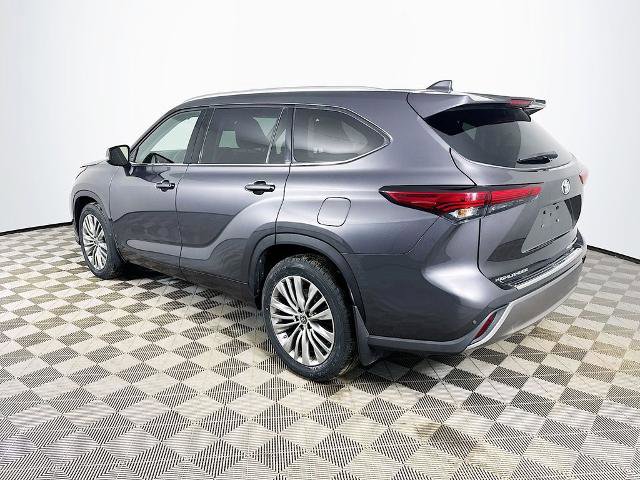 Used 2022 Toyota Highlander Platinum image 5
