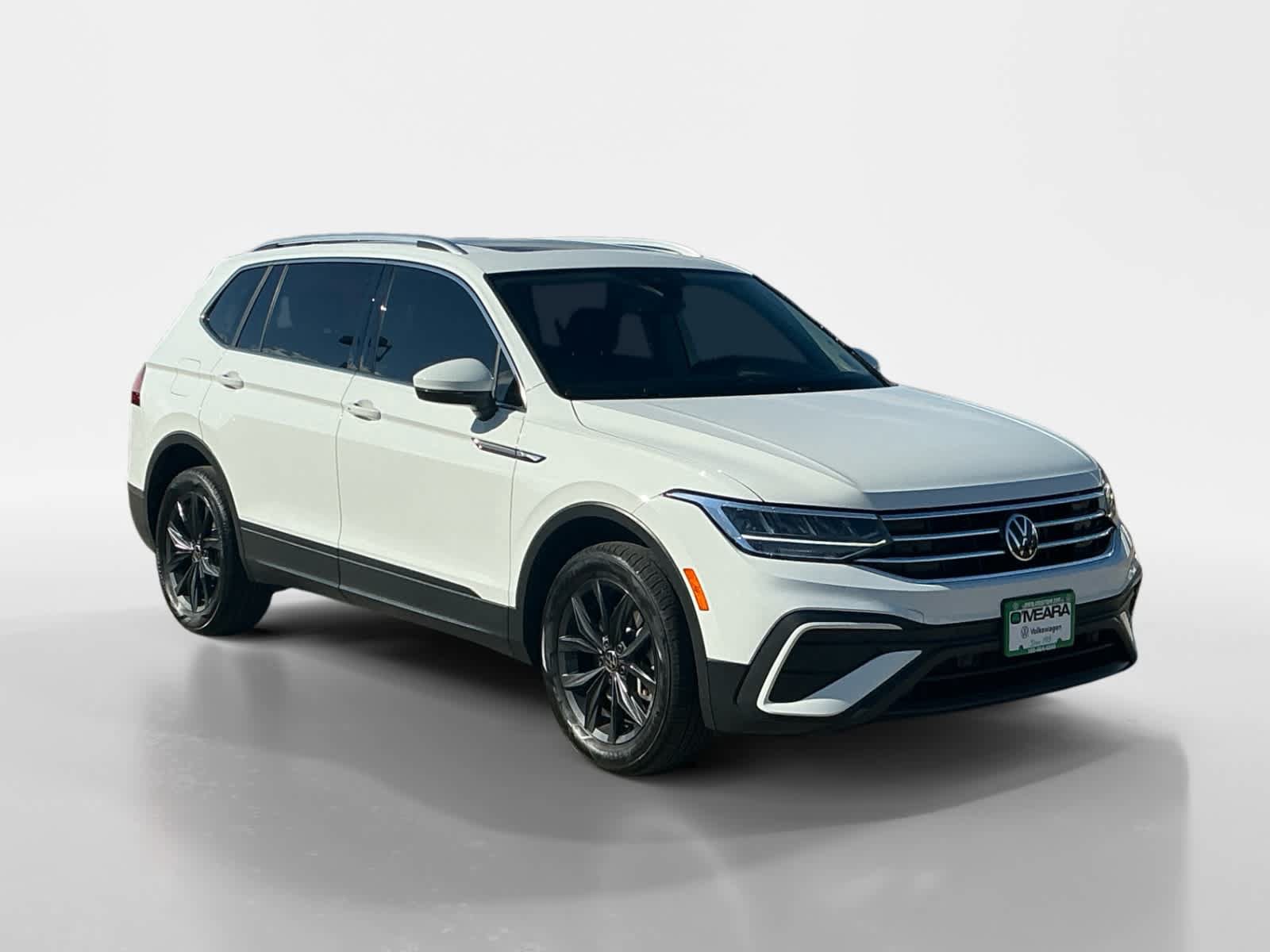 Used 2024 Volkswagen Tiguan SE w/ Panoramic Sunroof Package AWD/4WD image 7