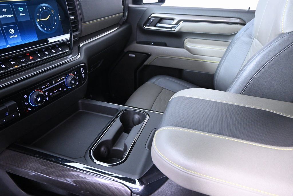 Used 2024 Chevrolet Silverado 2500 ZR2 w/ Technology Package image 33