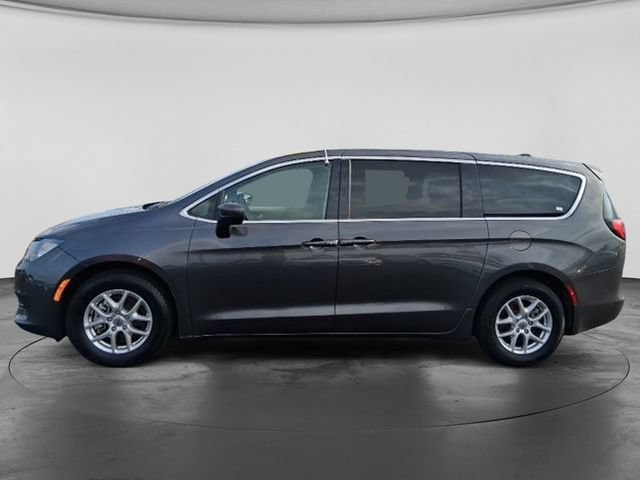 Used 2023 Chrysler Voyager LX FWD image 6