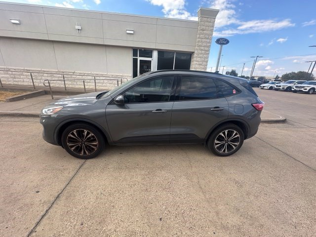 Used 2022 Ford Escape SE w/ SE Sport Appearance Package AWD/4WD image 7