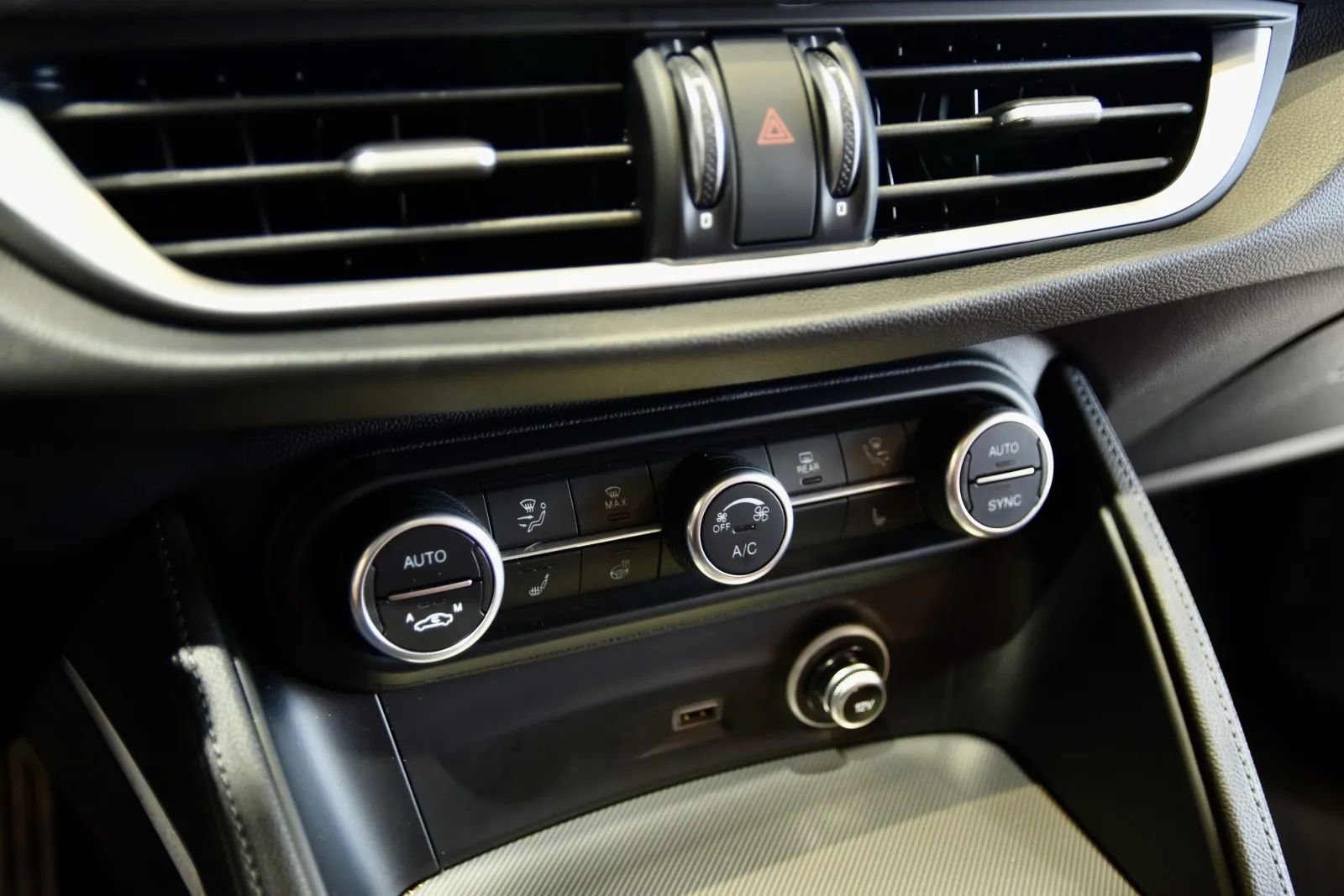 Used 2022 Alfa Romeo Stelvio Veloce image 15