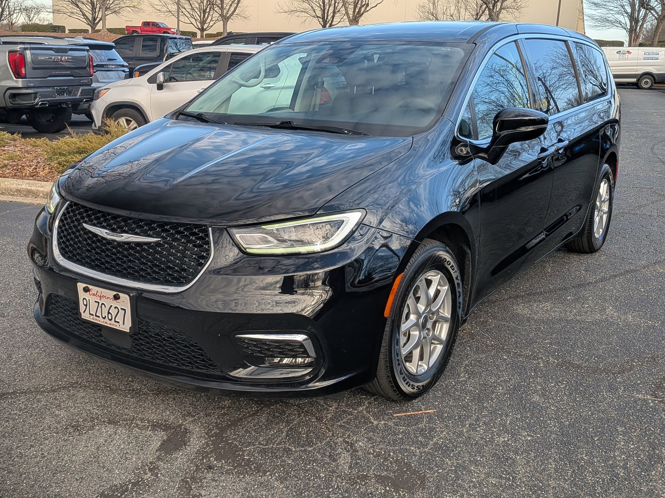 Used 2024 Chrysler Pacifica Touring-L image 5