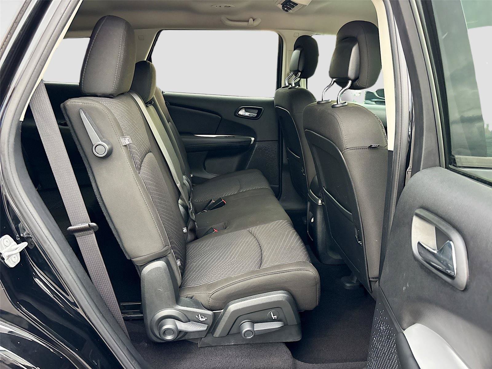 Used 2020 Dodge Journey SE w/ SE Popular Equipment Group FWD image 30