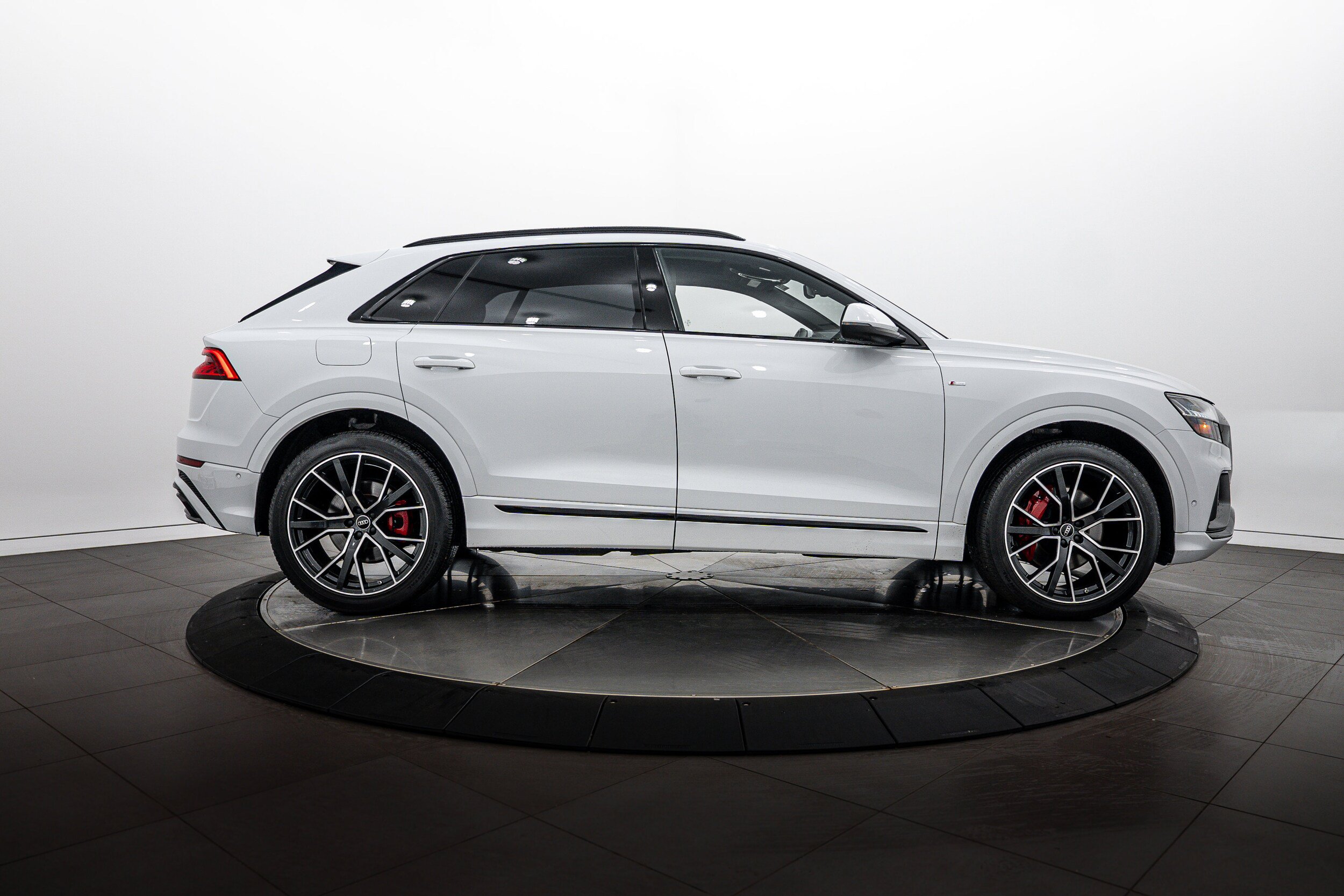 Certified 2023 Audi Q8 Prestige AWD/4WD image 3