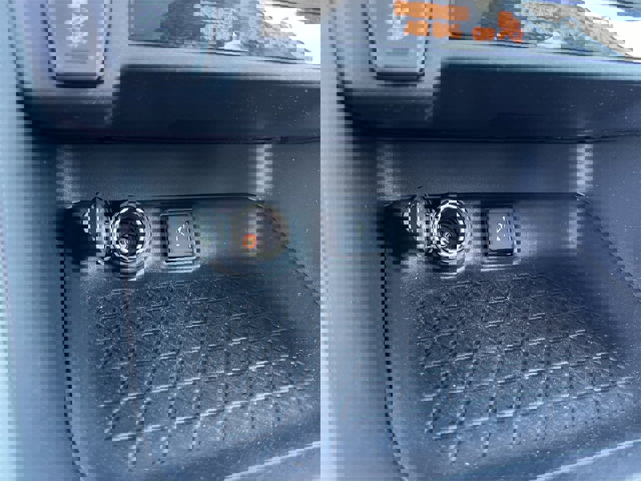 Used 2022 Toyota RAV4 LE image 18