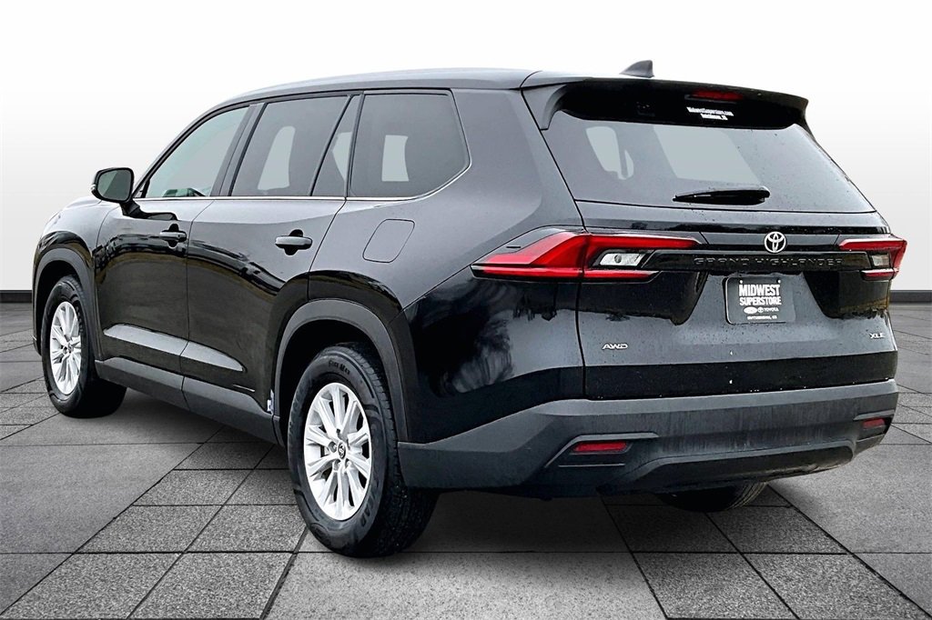 Used 2025 Toyota Grand Highlander XLE image 9