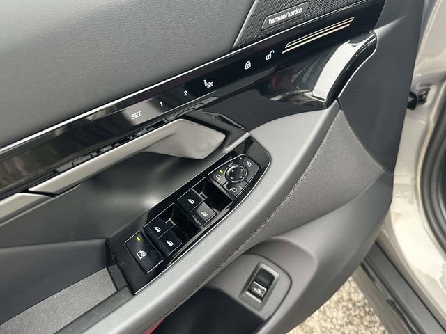 Used 2026 BMW 530i xDrive w/ Premium Package image 24