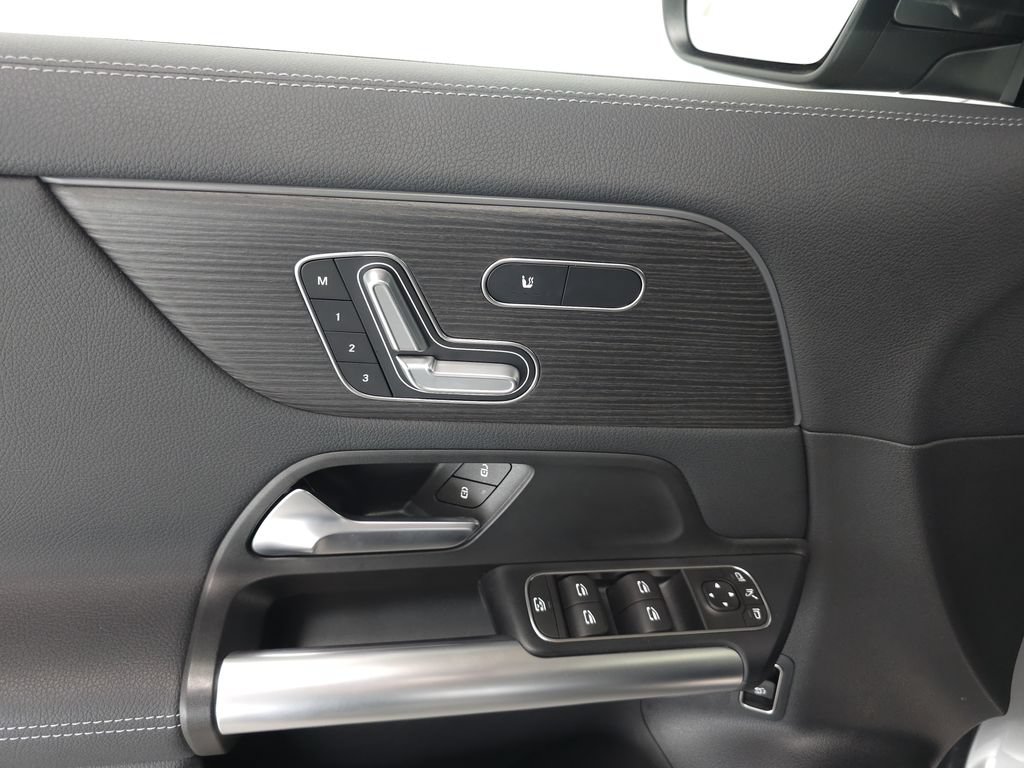 Certified 2026 Mercedes-Benz GLA 250 4MATIC image 6
