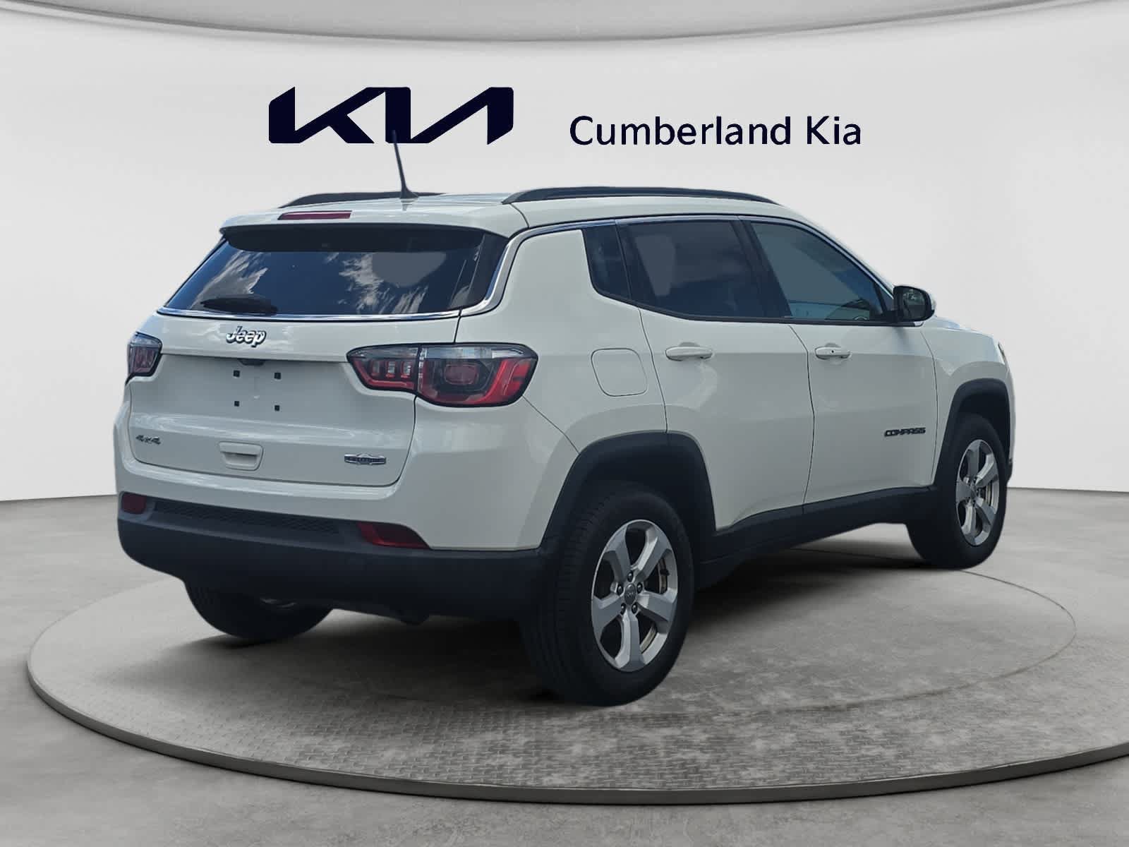 Used 2018 Jeep Compass Latitude w/ Cold Weather Group AWD/4WD image 5