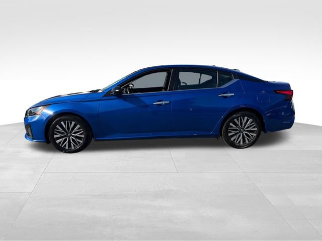 Used 2025 Nissan Altima 2.5 SV FWD image 2