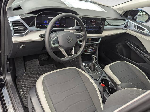 Certified 2025 Volkswagen Taos SE image 10