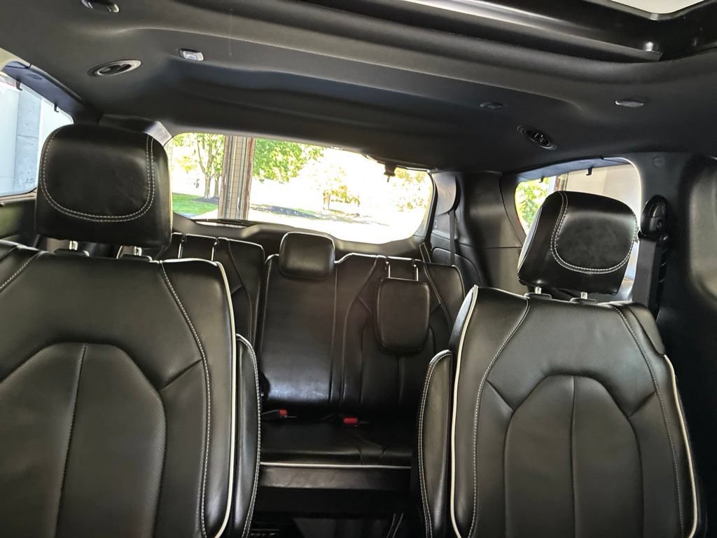Certified 2025 Chrysler Pacifica Limited FWD image 52
