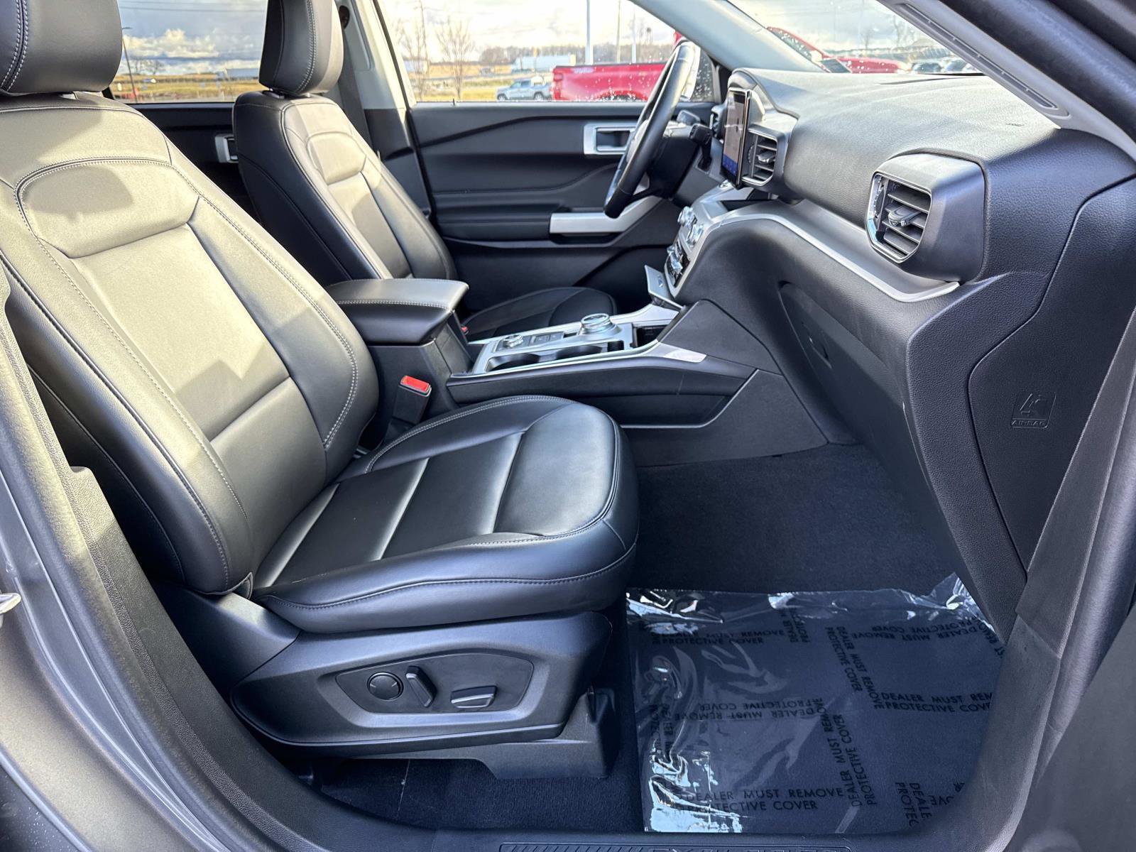 Used 2023 Ford Explorer XLT w/ Equipment Group 202A image 19