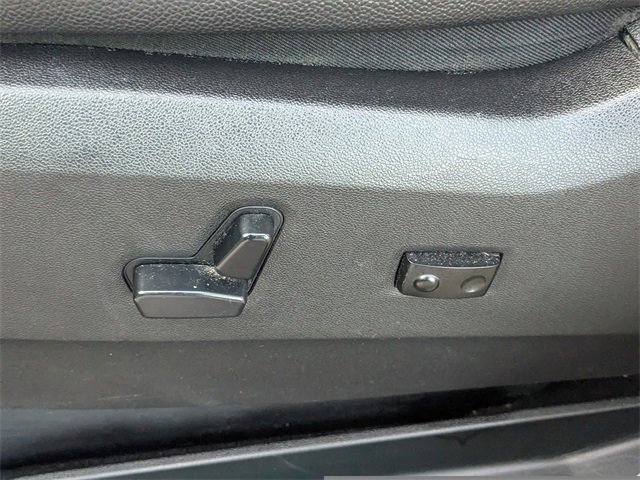 Used 2016 Chrysler Town & Country Touring w/ Driver Convenience Group image 18