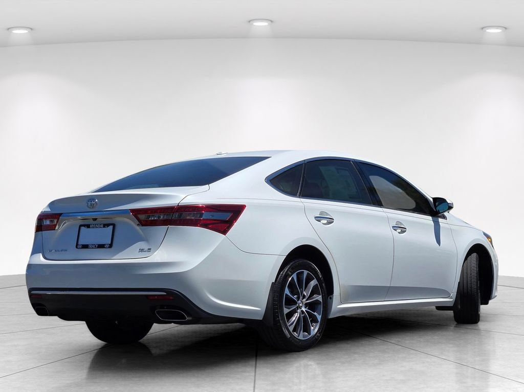 Used 2018 Toyota Avalon XLE Premium FWD image 4