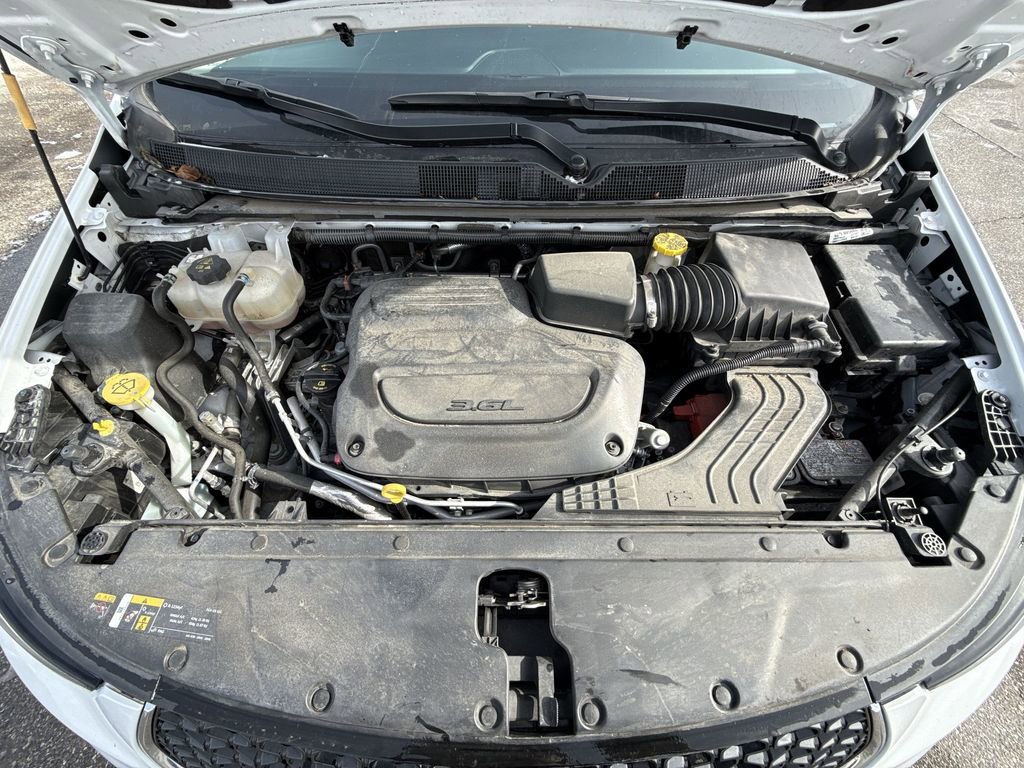 Used 2024 Chrysler Pacifica Touring-L image 17