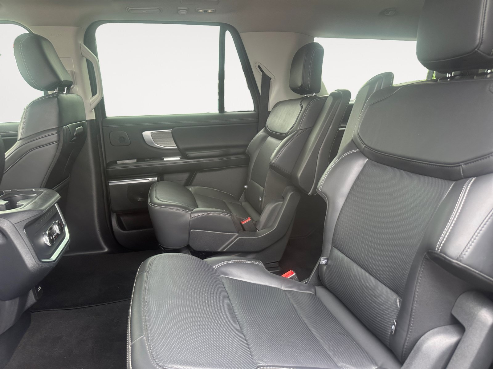 Used 2025 Ford Expedition Max Platinum w/ Driver's Package AWD/4WD image 24