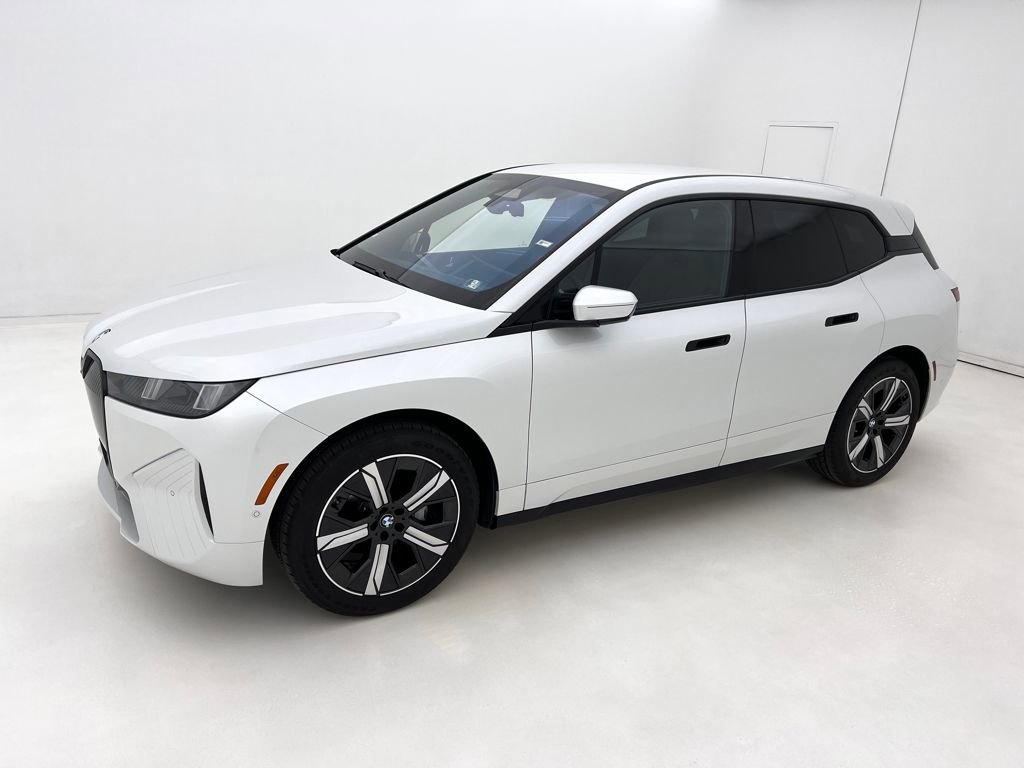 Used 2026 BMW iX xDrive45 w/ Premium Package AWD/4WD image 5