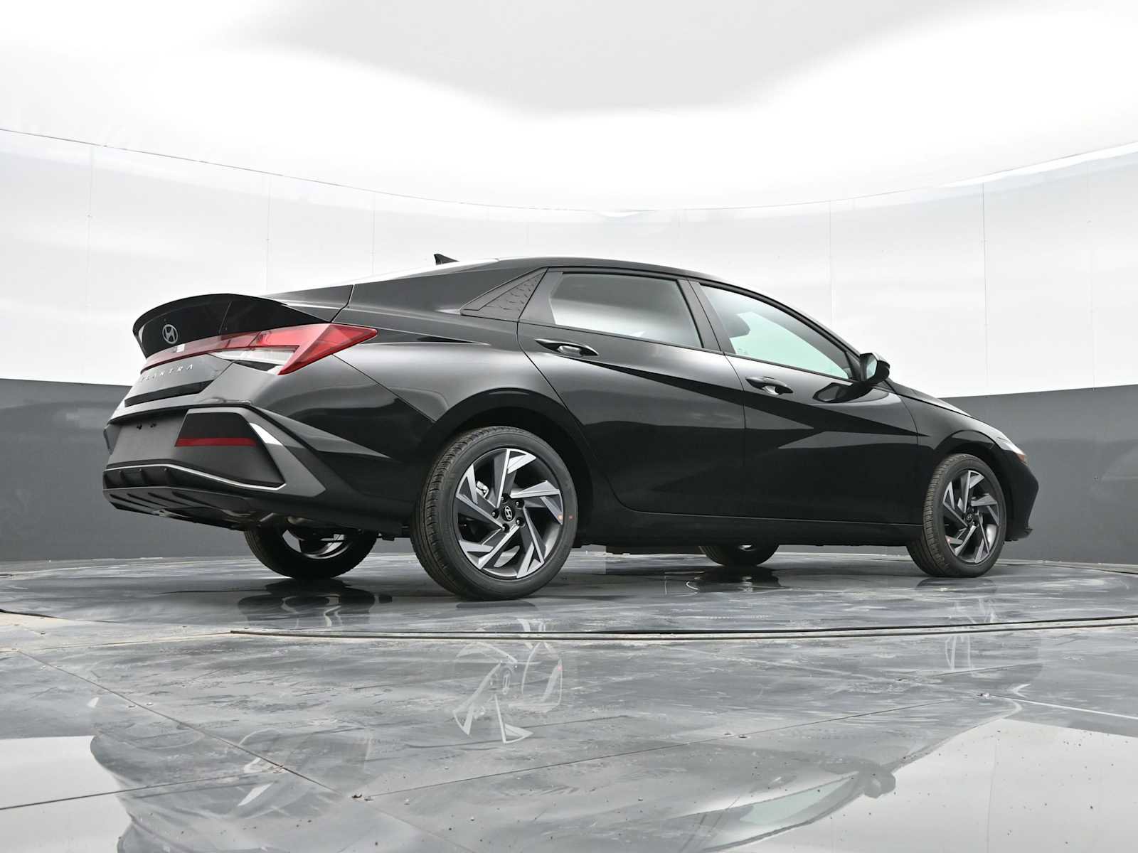 Certified 2025 Hyundai Elantra Sport w/ Cargo Package image 34