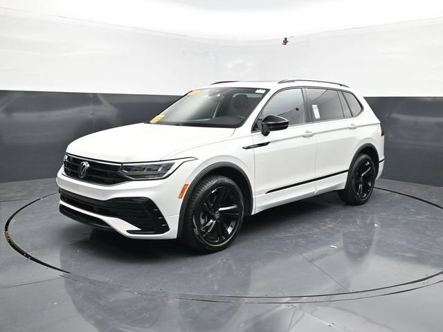 Used 2023 Volkswagen Tiguan SE R-Line AWD/4WD image 3