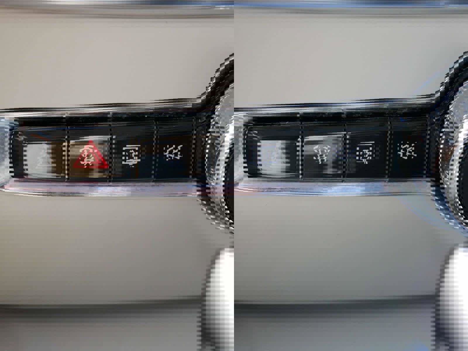 Used 2021 Volvo S60 T5 Momentum image 28